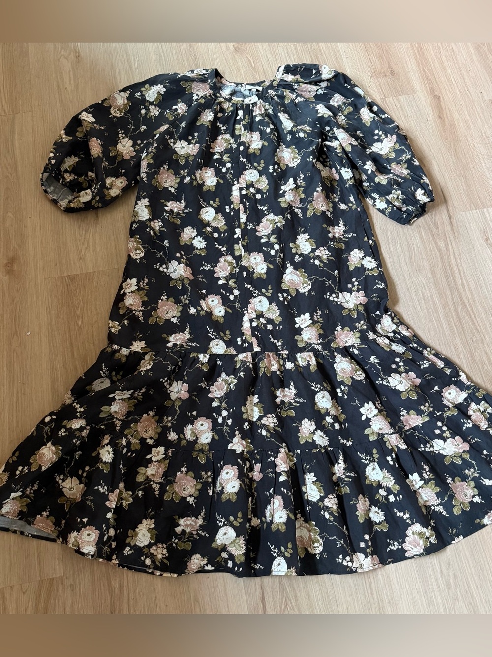 Tuckernuck Midnight Garden Lyles Tiered Dress Size Medium Puffy Sleeves - Picture 2 of 4